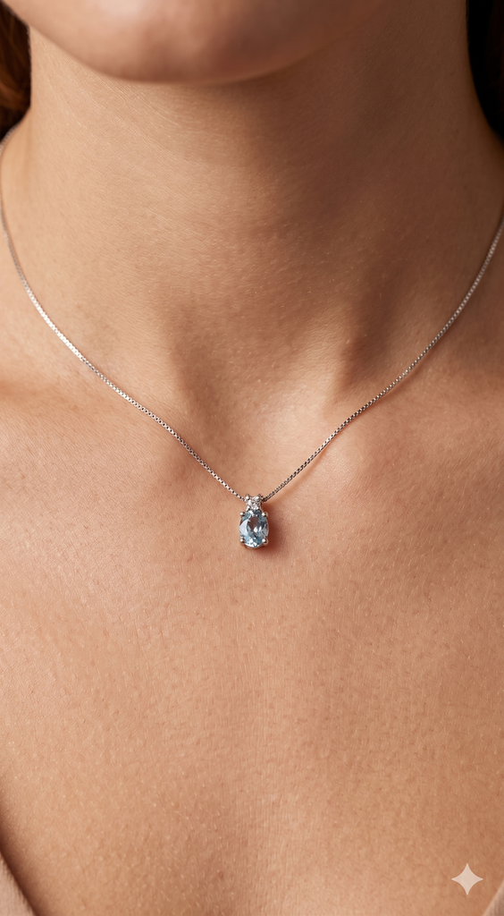 Collana in Oro 18 Carati con Brillante e Acquamarina.