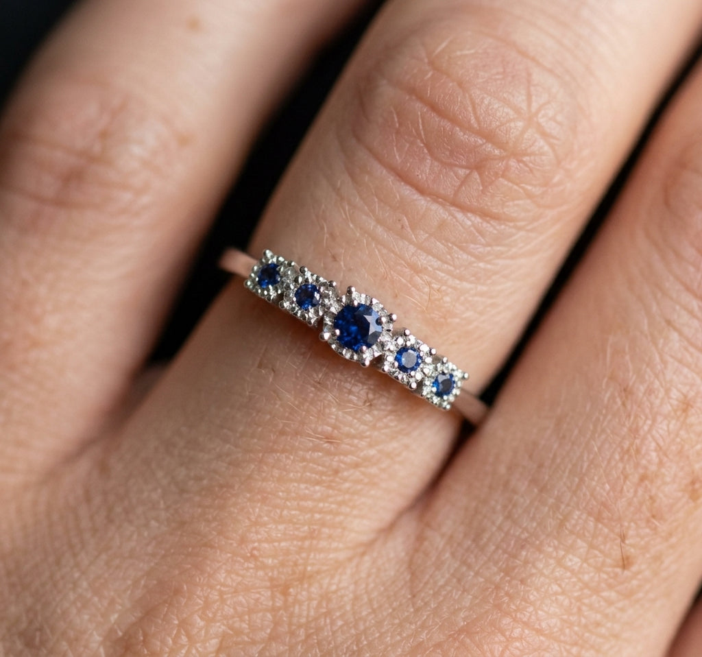 Anello Donna modello Veretta in Oro 18 Carati con Zaffiri