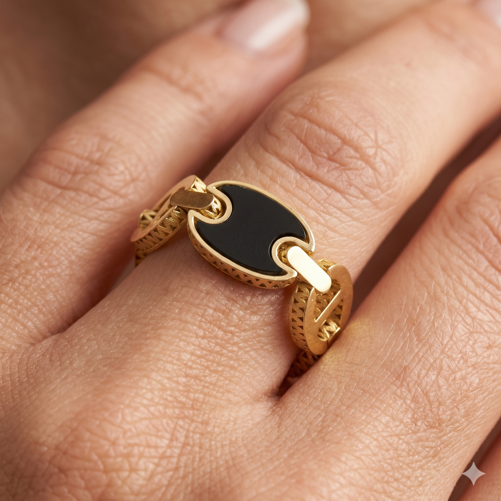 Anello Donna in oro 18 Carati modello maglia marina con onice di 3.80 Grammi.