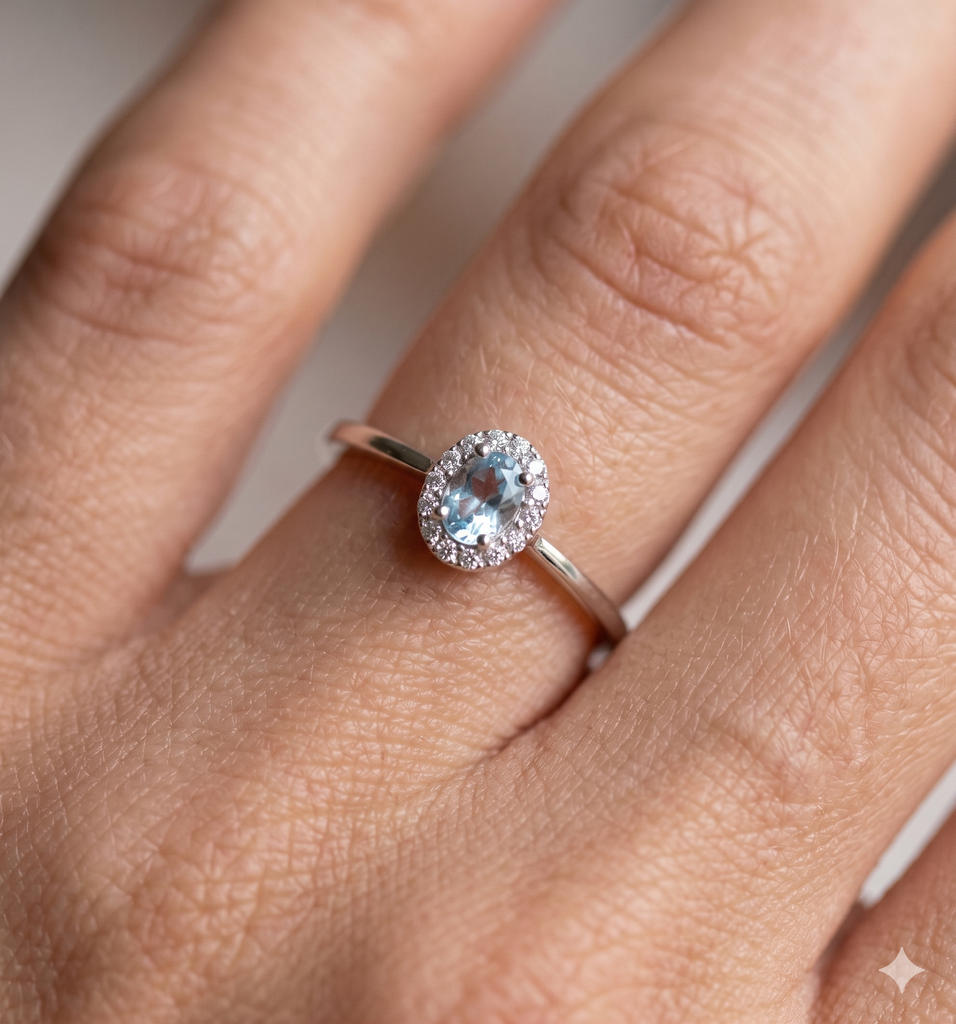 Anello Donna in Oro 18 Carati con Diamanti e Acquamarina.
