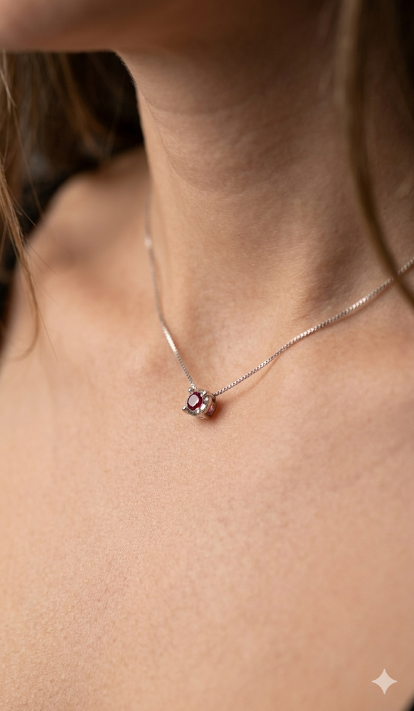 Collana modello Punto Luce in Oro 18 Carati con Rubino.
