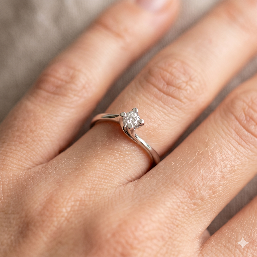 Anello Solitario Donna in Oro 18 Carati con Diamante.
