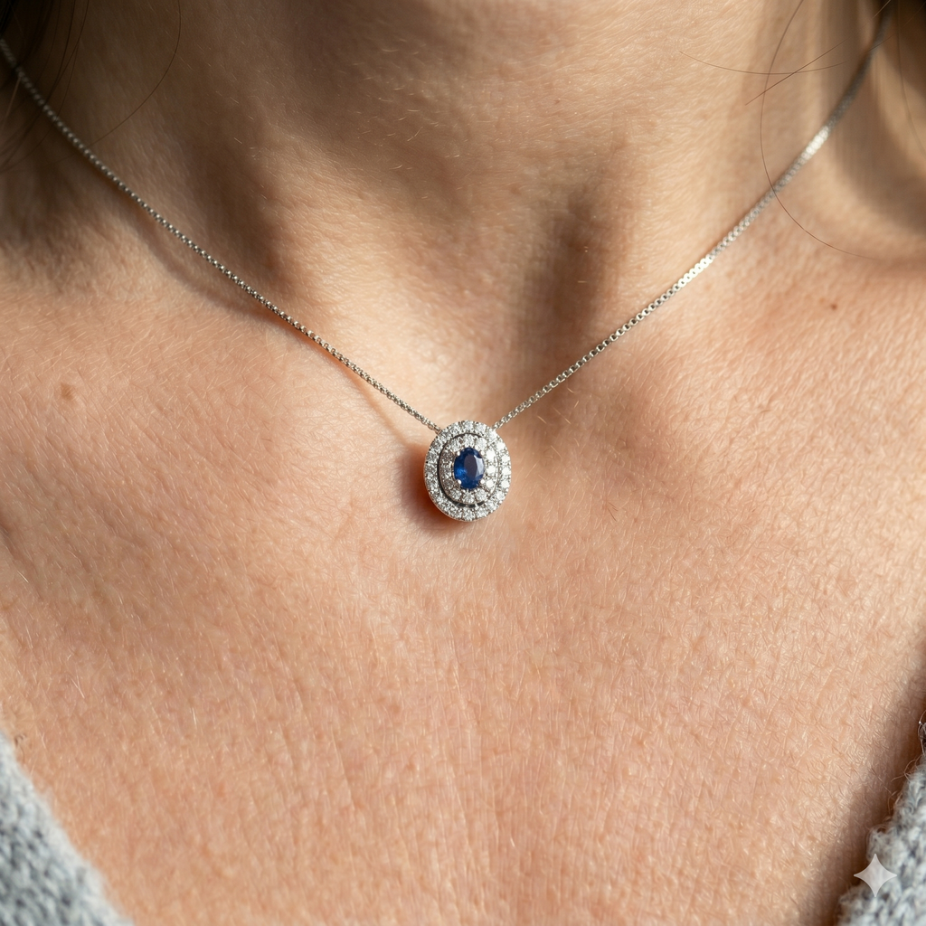 Collana in Oro 18 Carati con Diamanti e Zaffiro.