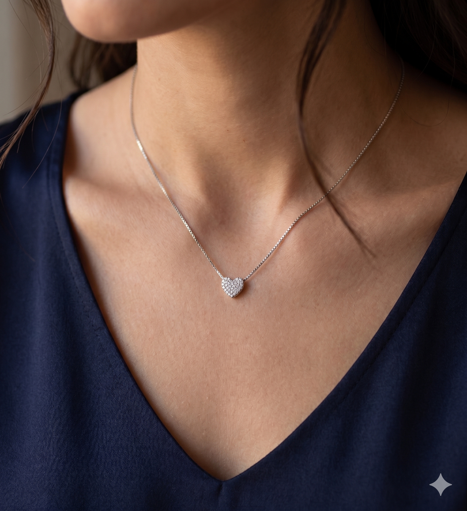Collana Modello Cuore in Oro 18 Carati con Diamanti.