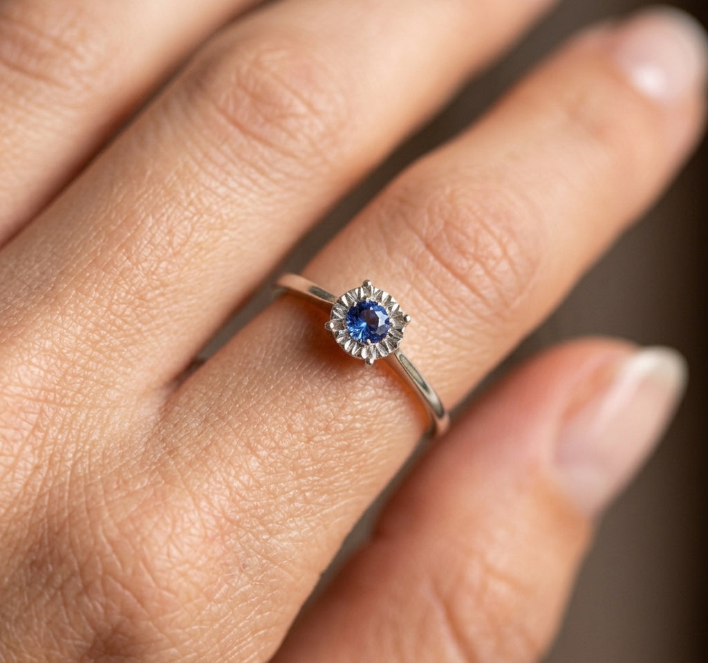 Anello Donna in Oro 18 Carati con Zaffiro.