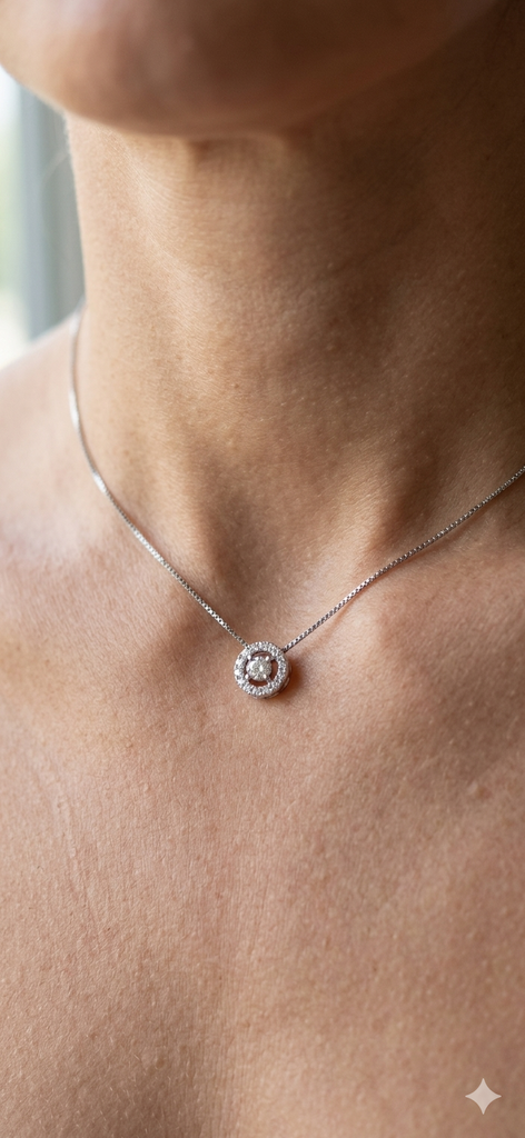 Collana in Oro 18 Carati con Diamanti.