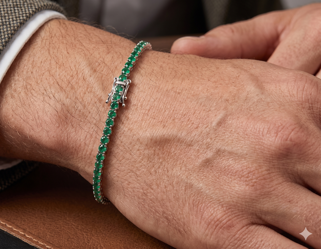Bracciale modello Tennis in Oro 18 Carati con Smeraldi.